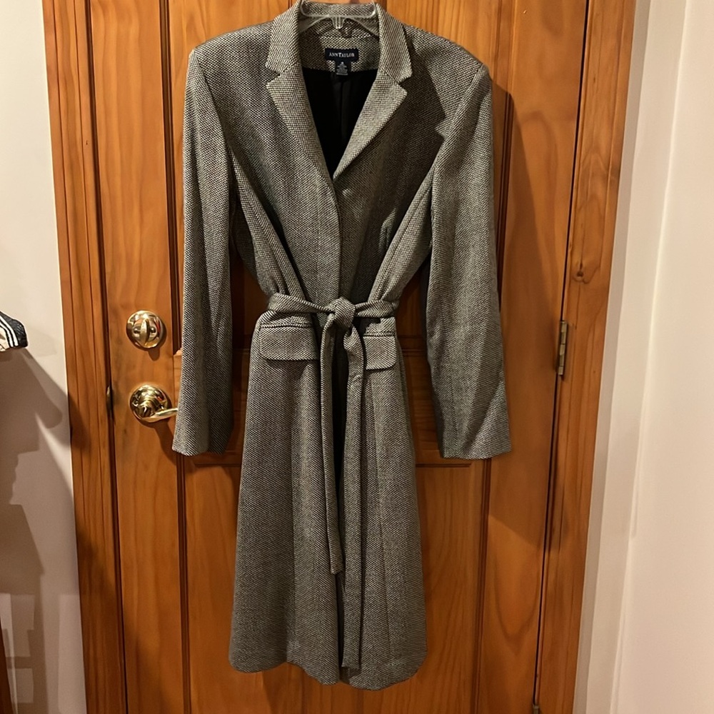 Ann Taylor belted long coat 100% wool Black w/white tweed pattern Hidden placket